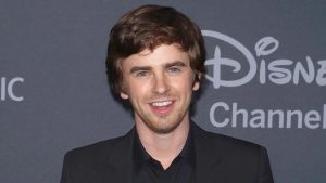 does freddie highmore have a twin brother